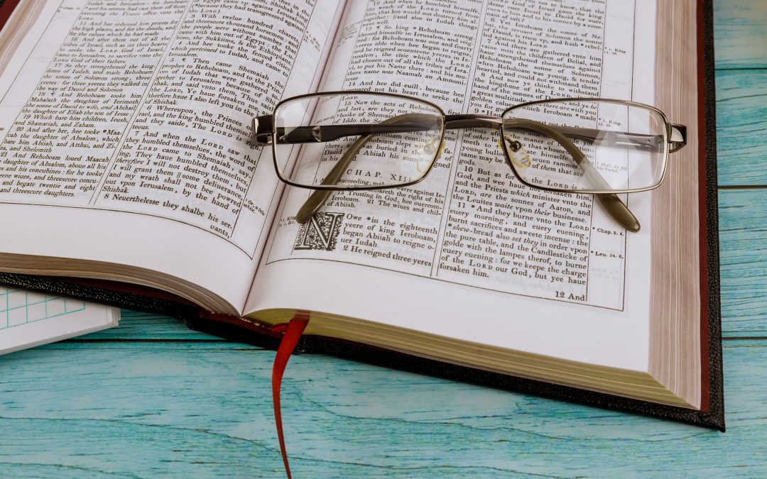 ¿Cómo acompañar en la iglesia a quienes padecen baja visión?